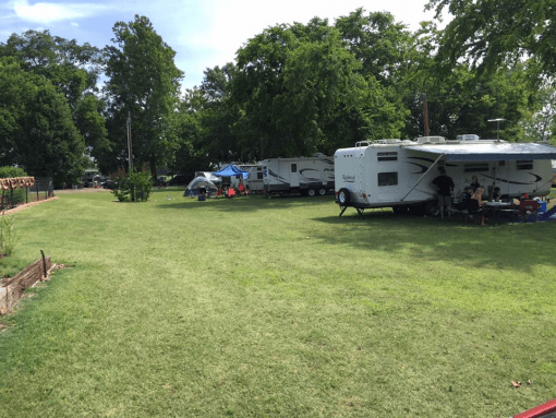 Horseshoe Inn & Campground