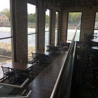 Fratellos Riverfront Restaurant