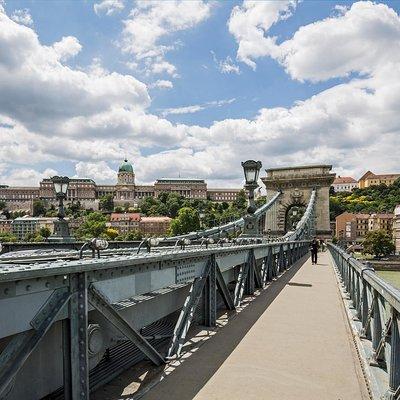 Budapest All in One Walking Tour with Strudel Stop