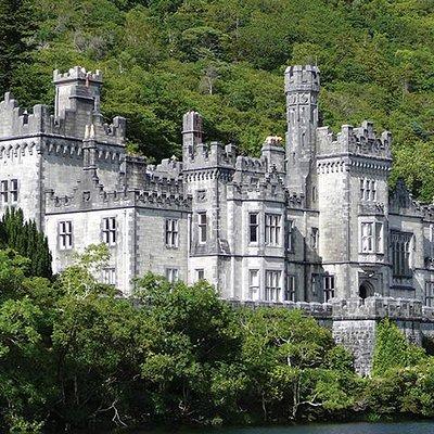 Connemara Day Trip Including Leenane Village and Kylemore Abbey from Galway