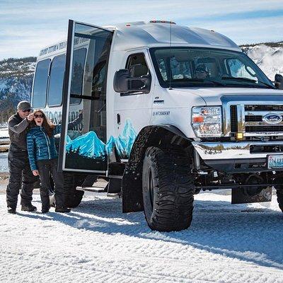 Yellowstone Old Faithful Snowcoach Tour from Jackson Hole