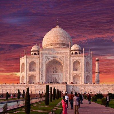 All Inclusive Day Trip to Taj Mahal, Agra Fort and Baby Taj from Delhi by Car