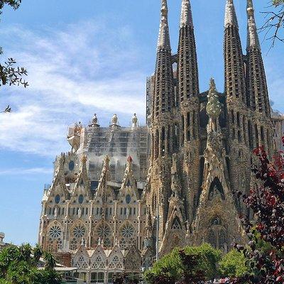 Sagrada Familia Small Group Tour with Skip the Line Ticket