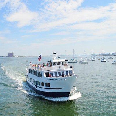 Boston Historic Sightseeing Harbor Cruise with Up-Close View of USS Constitution