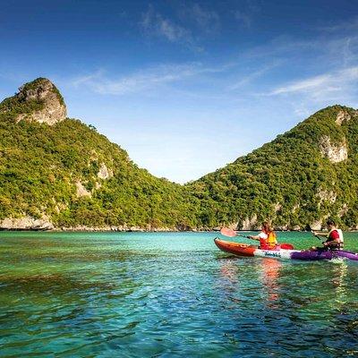 Mr. Tu Day Trip to Angthong Marine Park by Speed Boat from Koh Samui