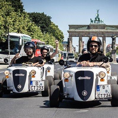 Berlin City Tour in a Mini Hotrod 