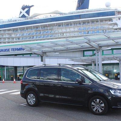 One Way or Round Trip Private Transfer from London to Southampton Cruise Port 