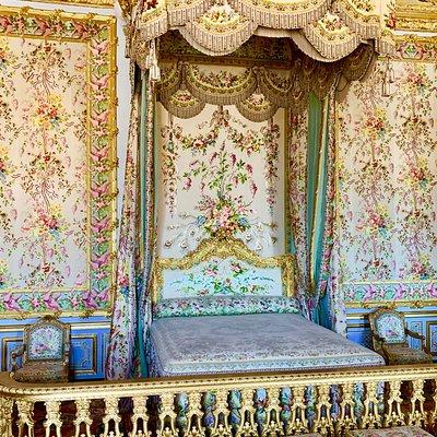 Versailles Palace & Marie-Antoinette's Estate Private Guided Tour with Lunch