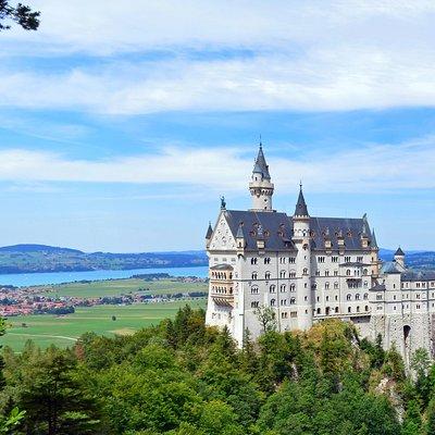 VIP Day Trip Neuschwanstein and Linderhof Castle from Munich 