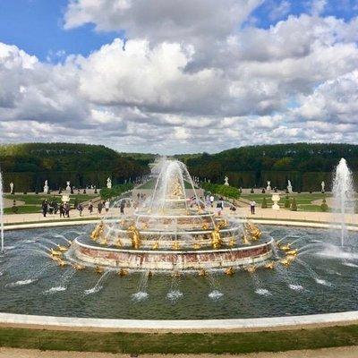 Versailles Palace and Giverny Private Guided Tour from Paris