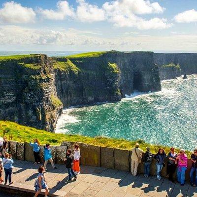 Cliffs of Moher explorer day tour from Limerick. Guided.