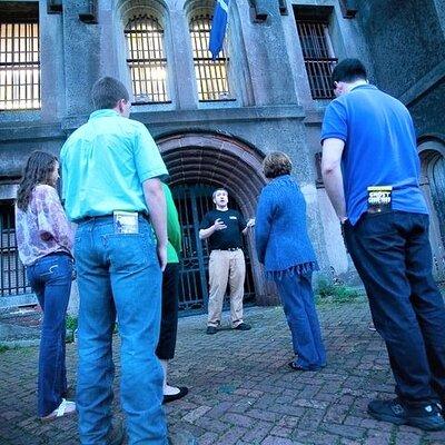 Charleston Haunted Jail Night-Time Walking Tour with Admission to Old City Jail