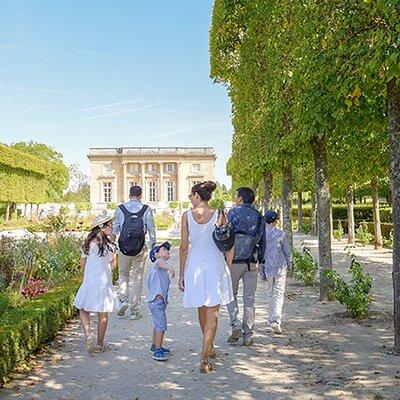 Private Half-Day Trip to Versailles from Paris with Macarons