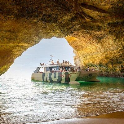 Caves and Coastline Cruise from Albufeira to Benagil