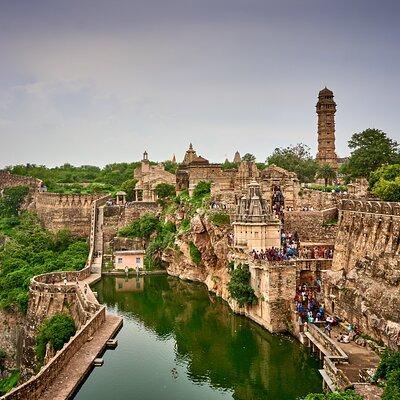 Visit Chittorgarh Fort with Pushkar Drop from Udaipur with Guide