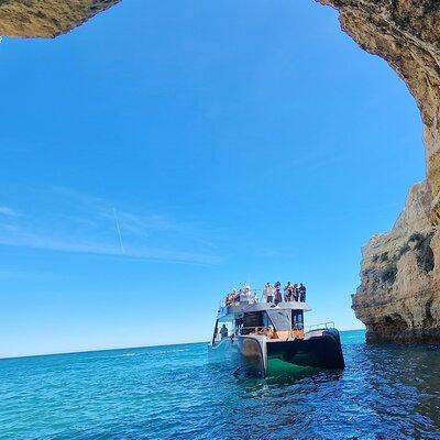 Tour to Benagil Caves and Coastline in Albufeira