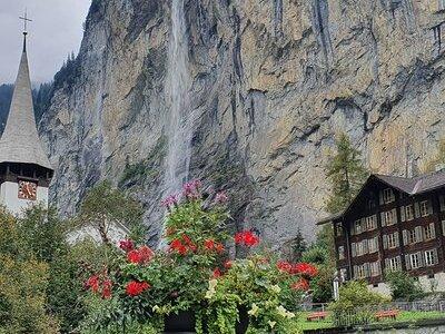 Mountain Majesty: Small Group Tour to Lauterbrunnen and Mürren