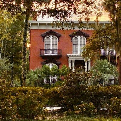 Savannah Historic District Tour by The Wandering Historians