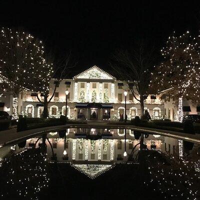 Private Colonial Williamsburg Christmas Holiday Decorations Walking Tour