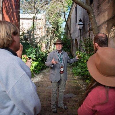 Hidden Alleyways and Historic Sites Small-Group Walking Tour