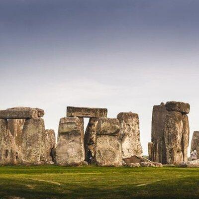 Stonehenge and Cotswold Villages Full-day Tour from Bristol