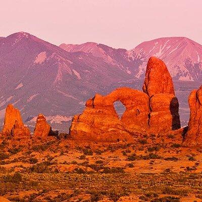 3-Hours Sunset Arches National Park Pavement Sights Tour