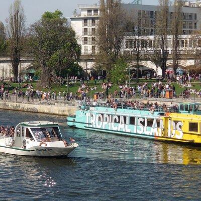 Berlin sightseeing boat tour on the Spree