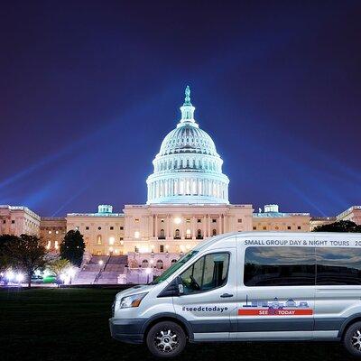 Small Group National Mall Night Tour with 10 Top Attractions