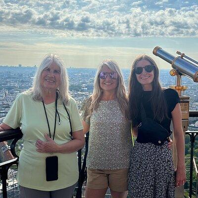 Eiffel Tower Guided Tour by Elevator with Summit option