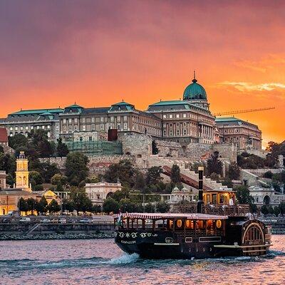 Budapest: Historic Cruise with Welcome Drink