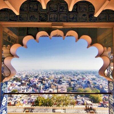 Private Udaipur Sightseeing Tour by Tuk-Tuk or Car with Driver