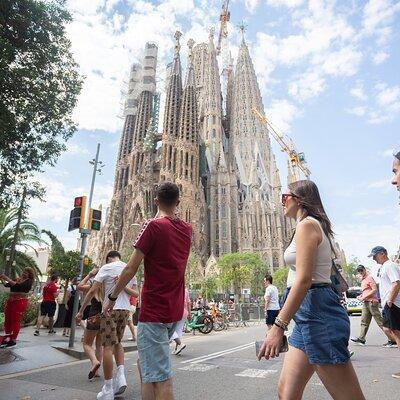 Sagrada Familia Guided Tour with Skip the Line Ticket 