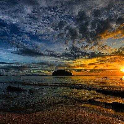 Sunset Tour of the Hong Islands with Bioluminescent Plankton