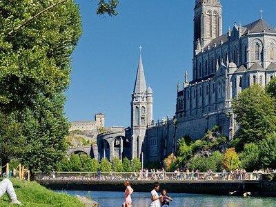 Private tour of Lourdes and the three sacred temples 