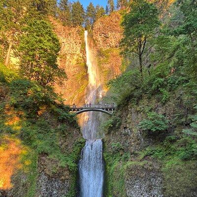 Sunset Tour of Multnomah Falls plus Vista House and Other Falls