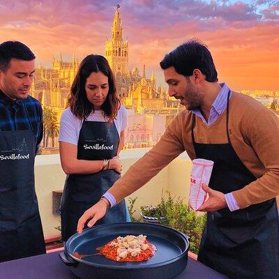 Sevilla: Panoramic Highlights Rooftop Tour & Paella Cooking Class