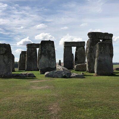 Southampton to Heathrow-Via Attraction (Stonehenge, Windsor etc)