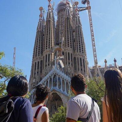 Fast Track Sagrada Familia Guided Tour