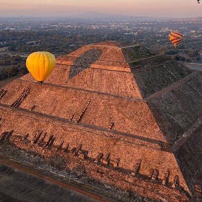 Mexico City Balloon Flight+Breakfast in Cave+Transportation