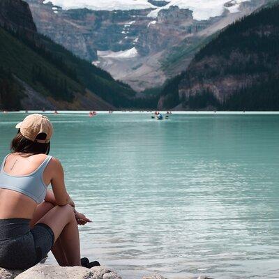 From Banff: Shuttle Service to Moraine Lake & Lake Louise 