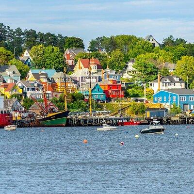 Peggy's Cove, Mohane Bay and Lunenburg 5hrs private tour.