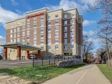 Hampton Inn & Suites Marshfield