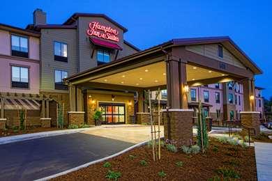 Hampton Inn & Suites