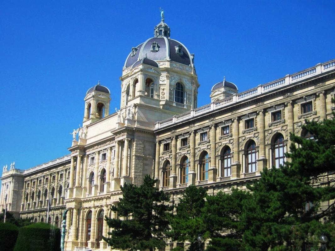 Maria Theresa Square (Maria Theresien Platz)