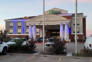 Holiday Inn Express Hotel & Suites