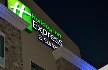 Holiday Inn Express & Suites St. Joseph