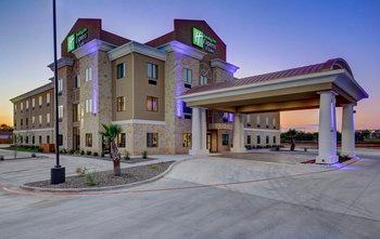 Holiday Inn Express Carrizo Springs